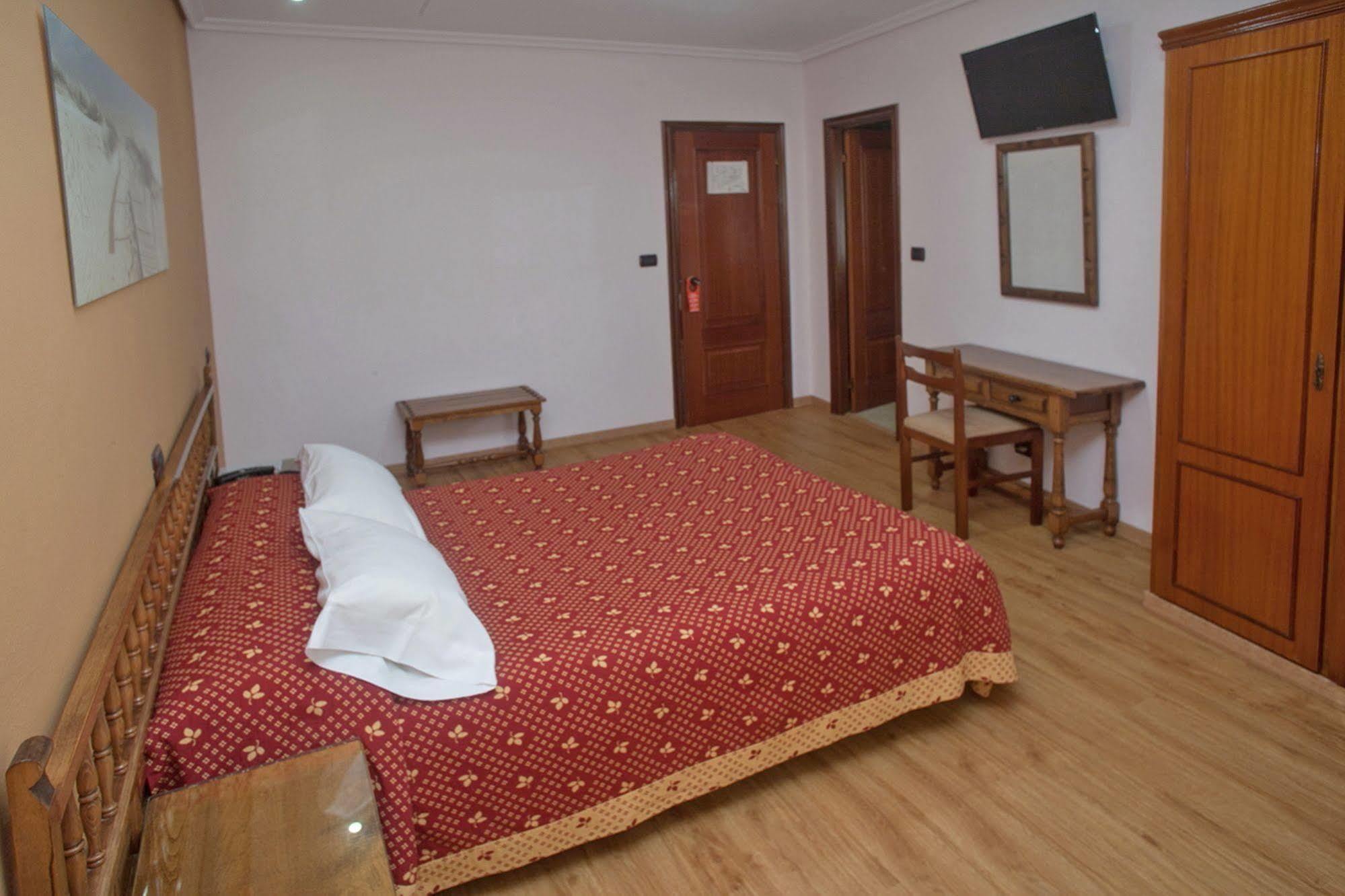 Hospedium Hotel La Marina Costa Da Morte Cee Zewnętrze zdjęcie